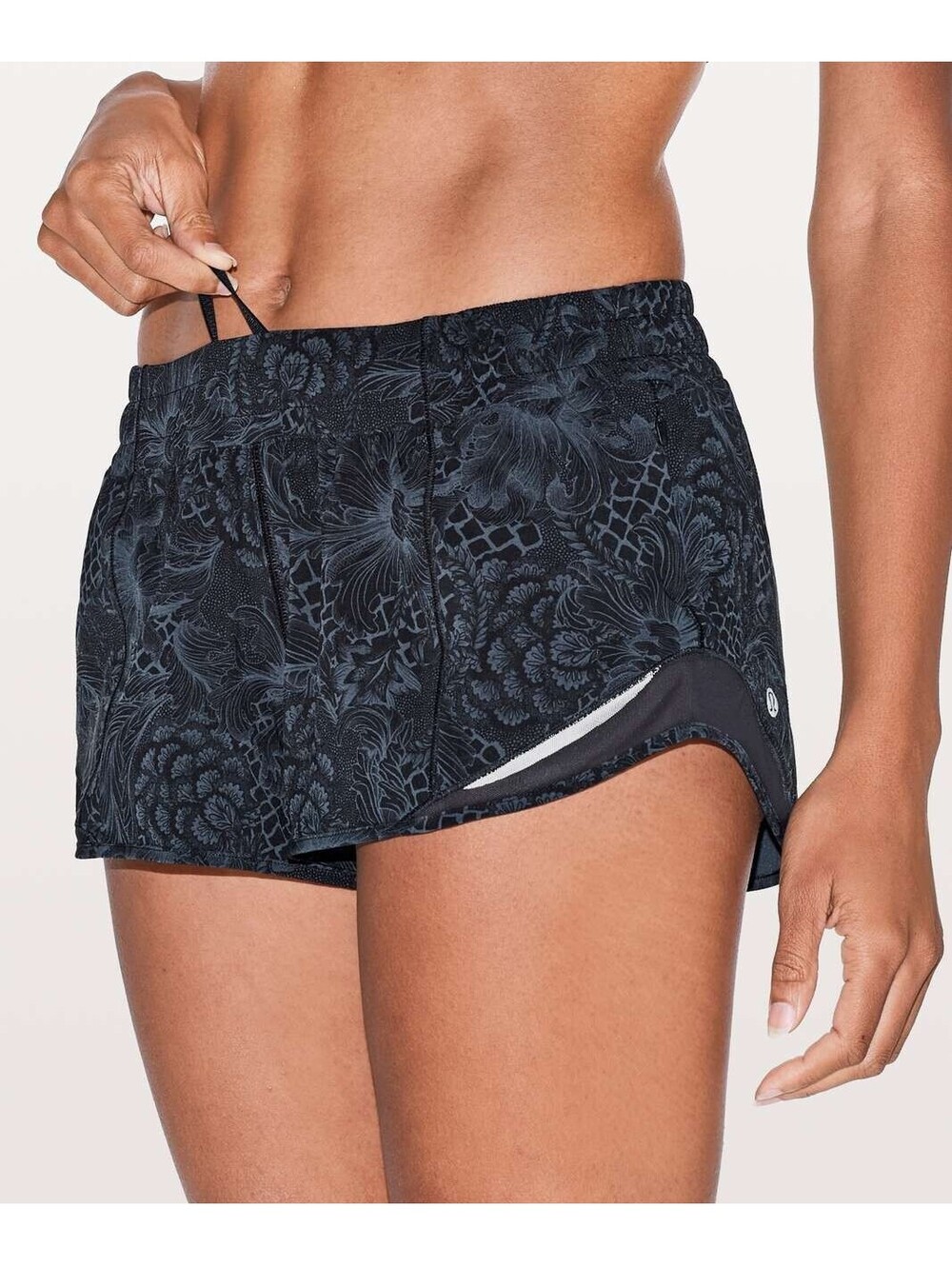 Lululemon Size 6 Hotty Hot Short II 2.5" Nouveau Mach Blue Black / Black